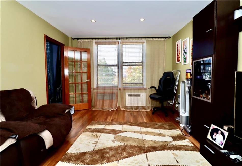 2800 Coyle Street, Brooklyn, New York 11235, 2 Bedrooms Bedrooms, ,1 BathroomBathrooms,Residential,For Sale,Coyle,487270