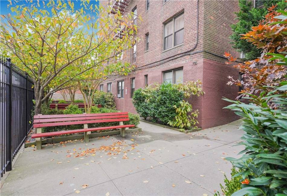 3101 Ocean Parkway, Brooklyn, New York 11235, 1 Bedroom Bedrooms, ,1 BathroomBathrooms,Residential,For Sale,Ocean,487285