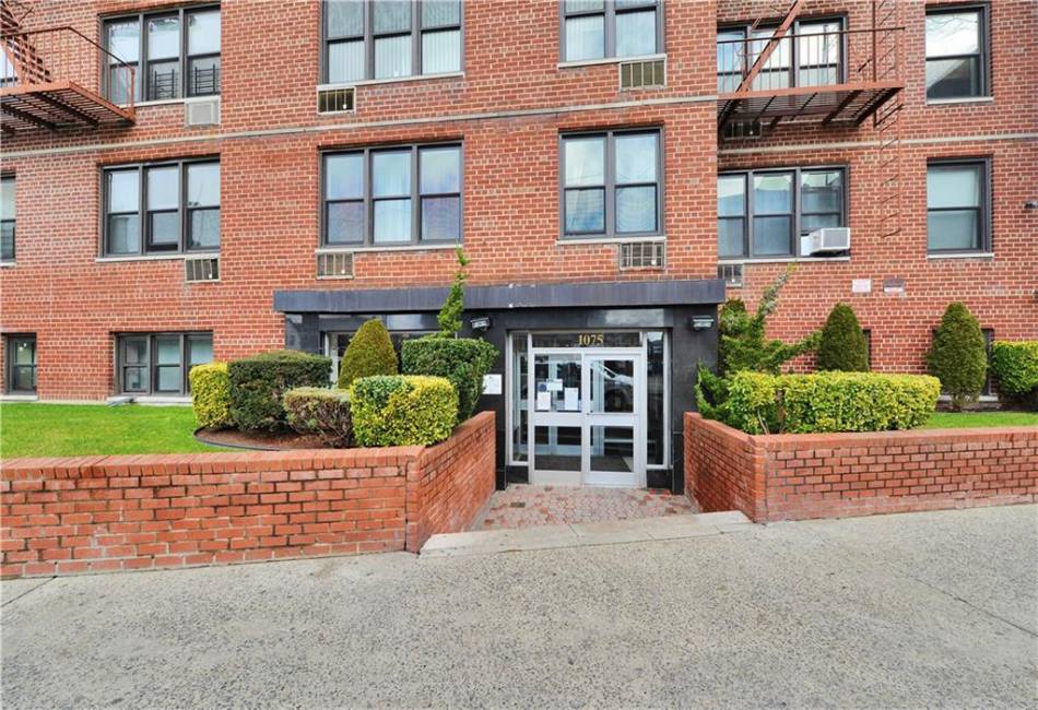 1075 Sheepshead Bay Road, Brooklyn, New York 11229, 2 Bedrooms Bedrooms, ,1 BathroomBathrooms,Residential,For Sale,Sheepshead Bay,487257