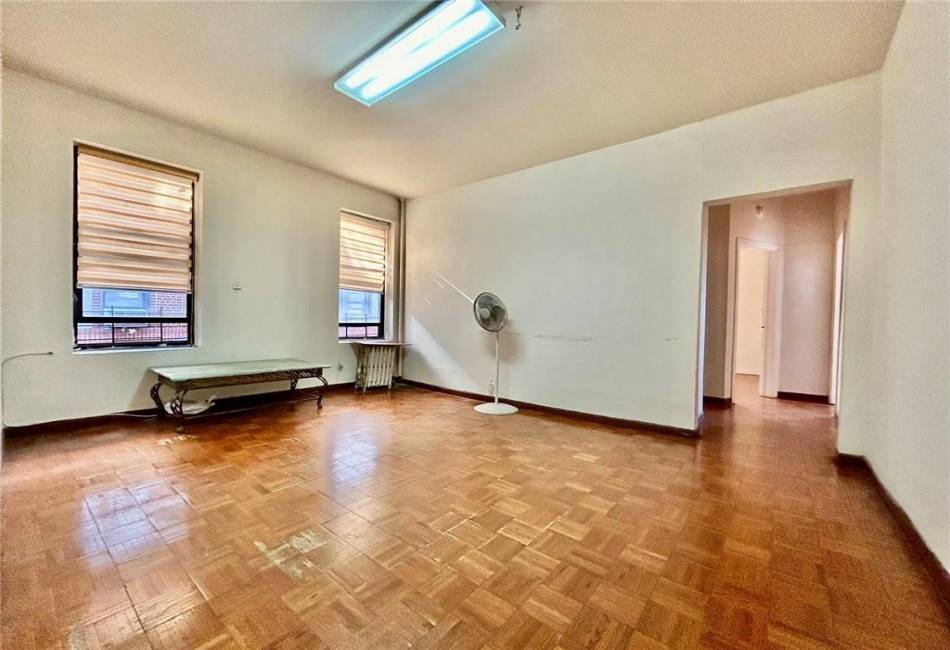 57 Avenue O, Brooklyn, New York 11204, 2 Bedrooms Bedrooms, ,1 BathroomBathrooms,Residential,For Sale,Avenue O,487076