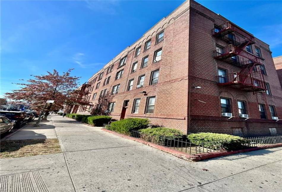 57 Avenue O, Brooklyn, New York 11204, 2 Bedrooms Bedrooms, ,1 BathroomBathrooms,Residential,For Sale,Avenue O,487076