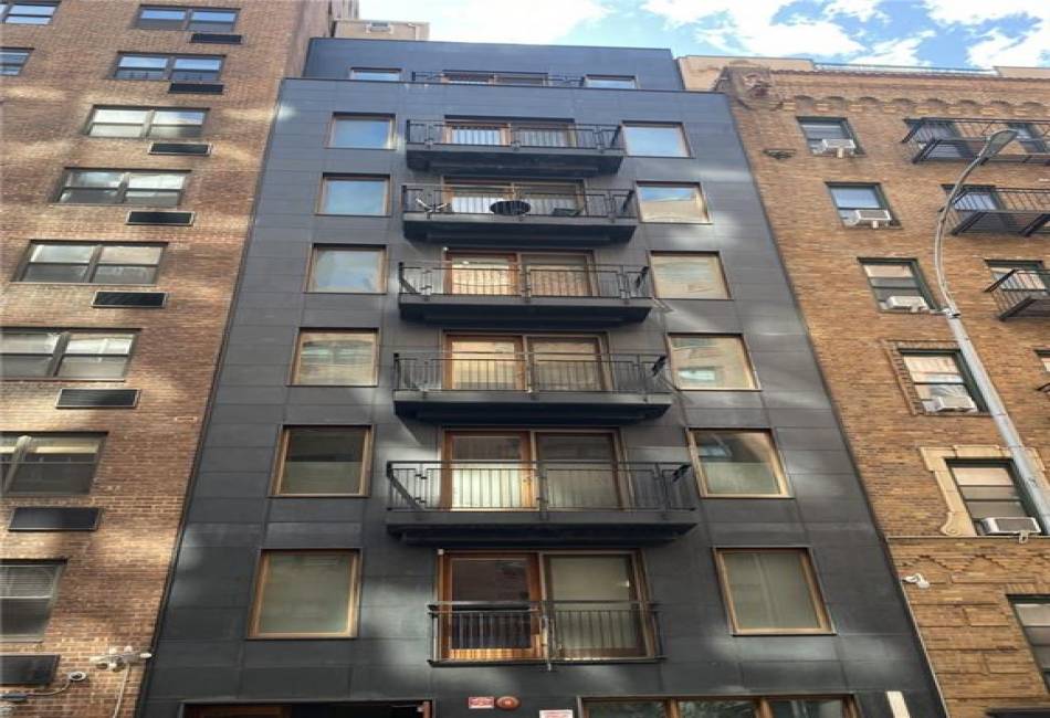 234 70th Street, New York, New York 10021, 2 Bedrooms Bedrooms, ,2 BathroomsBathrooms,Residential,For Sale,70th,487329