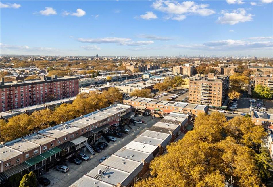 2636 Brown Street, Brooklyn, New York 11235, 5 Bedrooms Bedrooms, ,2 BathroomsBathrooms,Residential,For Sale,Brown,487330