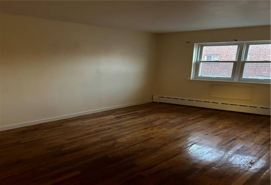 8707 Seaview Avenue, Brooklyn, New York 11236, 2 Bedrooms Bedrooms, ,1 BathroomBathrooms,Rental,For Sale,Seaview,487079