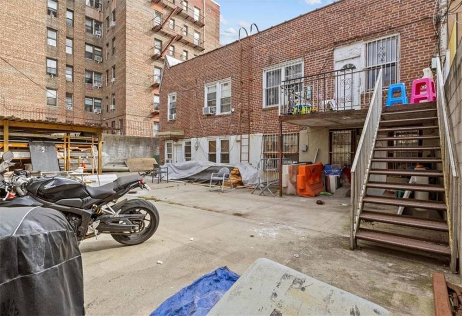 2922 Brighton 12th Street, Brooklyn, New York 11235, 5 Bedrooms Bedrooms, ,Residential,For Sale,Brighton 12th,487364