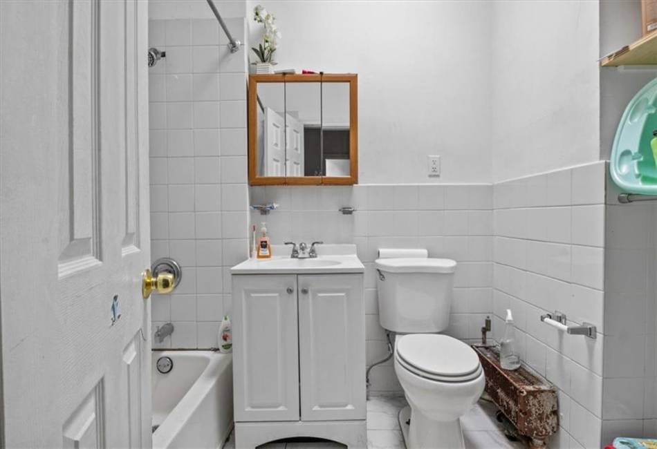 2922 Brighton 12th Street, Brooklyn, New York 11235, 5 Bedrooms Bedrooms, ,Residential,For Sale,Brighton 12th,487364