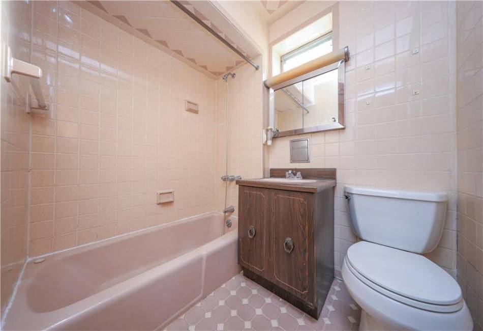 1624 73rd Street, Brooklyn, New York 11204, 2 Bedrooms Bedrooms, ,2 BathroomsBathrooms,Residential,For Sale,73rd,487325