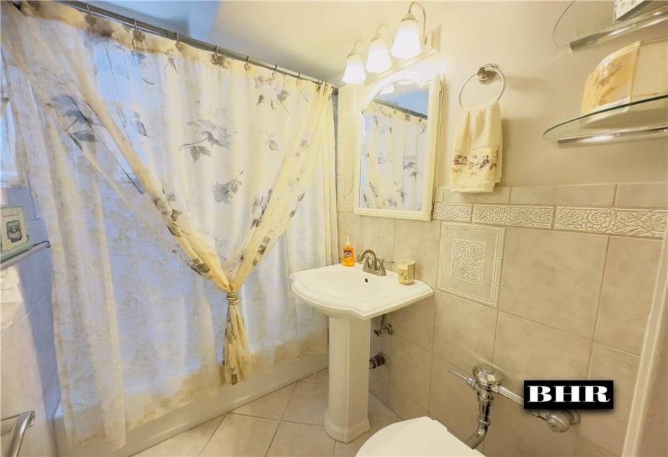 2461 29th Street, Brooklyn, New York 11235, 2 Bedrooms Bedrooms, ,1 BathroomBathrooms,Residential,For Sale,29th,487371