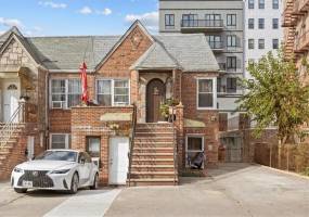 2920 Brighton 12th Street, Brooklyn, New York 11235, 7 Bedrooms Bedrooms, ,Residential,For Sale,Brighton 12th,487374