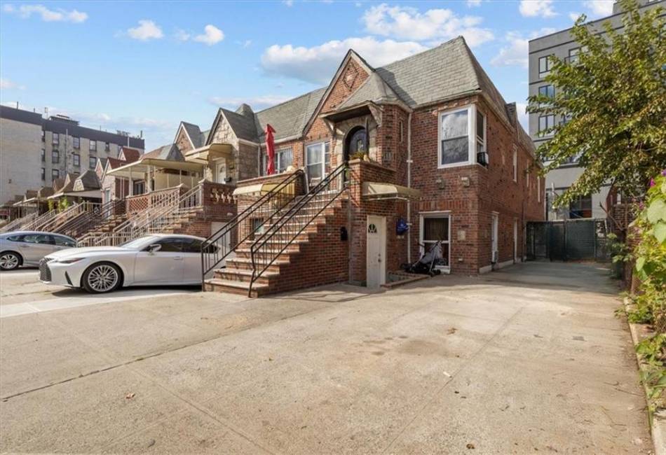 2920 Brighton 12th Street, Brooklyn, New York 11235, 7 Bedrooms Bedrooms, ,Residential,For Sale,Brighton 12th,487374