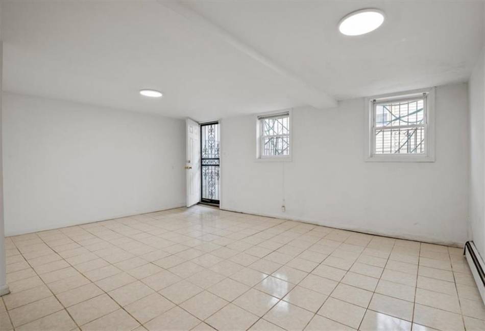 9823 Seaview Avenue, Brooklyn, New York 11236, 3 Bedrooms Bedrooms, ,3 BathroomsBathrooms,Residential,For Sale,Seaview,487377