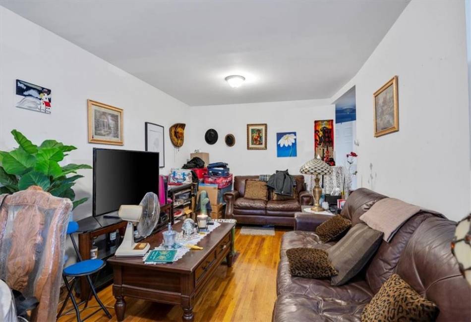 9823 Seaview Avenue, Brooklyn, New York 11236, 3 Bedrooms Bedrooms, ,3 BathroomsBathrooms,Residential,For Sale,Seaview,487377