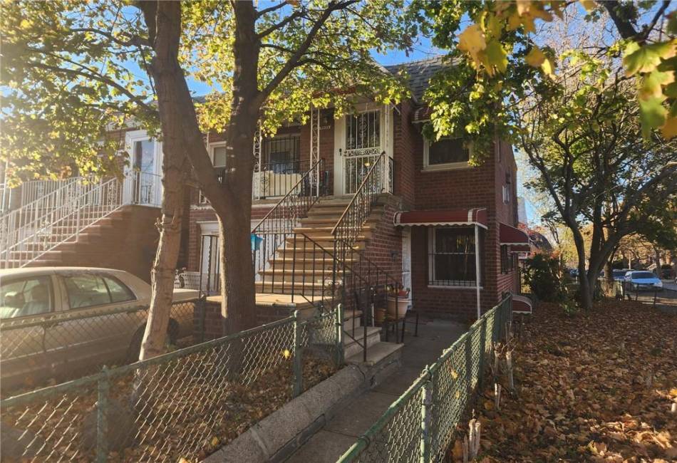 9823 Seaview Avenue, Brooklyn, New York 11236, 3 Bedrooms Bedrooms, ,3 BathroomsBathrooms,Residential,For Sale,Seaview,487377