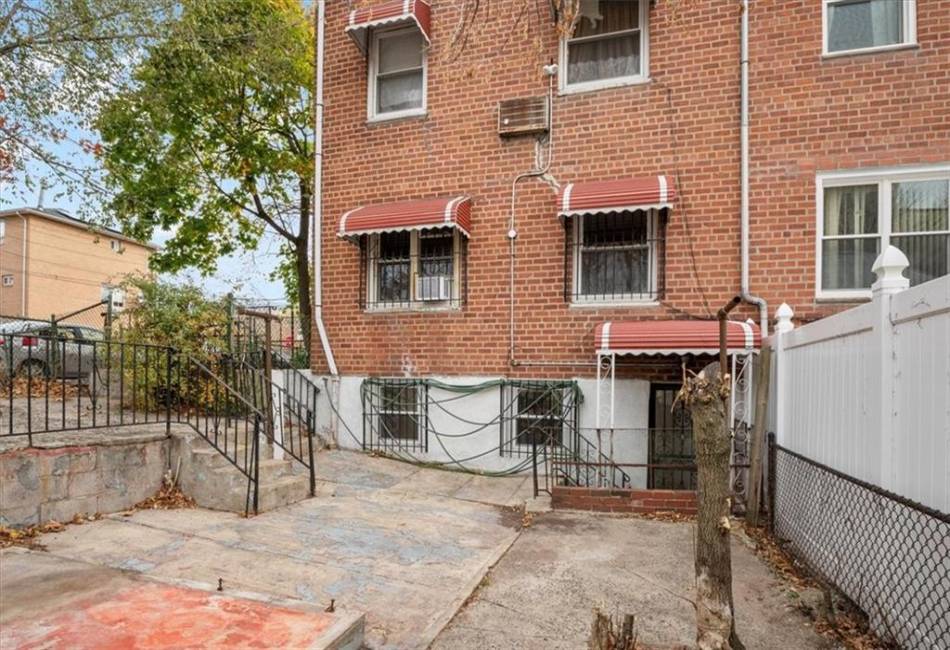 9823 Seaview Avenue, Brooklyn, New York 11236, 3 Bedrooms Bedrooms, ,3 BathroomsBathrooms,Residential,For Sale,Seaview,487377