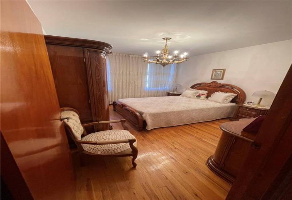 46 Bay 8th Street, Brooklyn, New York 11228, 5 Bedrooms Bedrooms, ,2 BathroomsBathrooms,Residential,For Sale,Bay 8th,487409