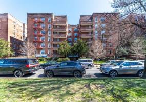 2727 Ocean Parkway, Brooklyn, New York 11235, 1 Bedroom Bedrooms, ,1 BathroomBathrooms,Residential,For Sale,Ocean,487441