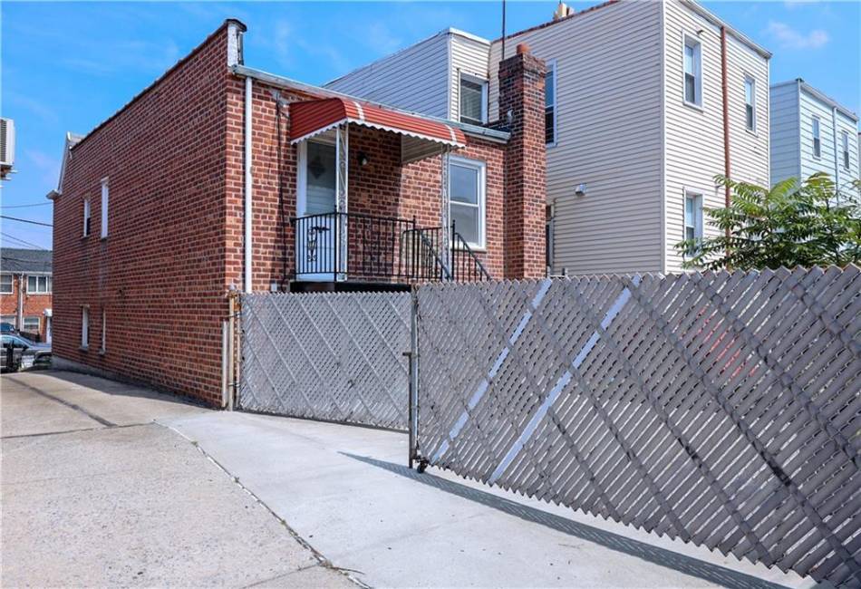 37 Bay 14th Street, Brooklyn, New York 11214, 3 Bedrooms Bedrooms, ,2 BathroomsBathrooms,Residential,For Sale,Bay 14th,487444