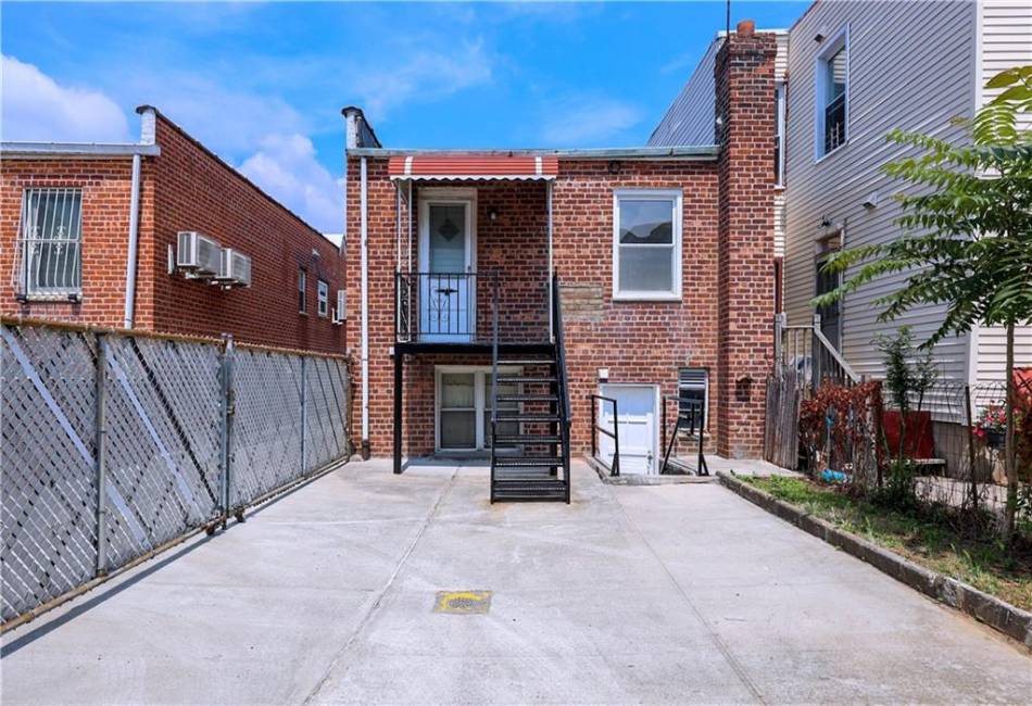 37 Bay 14th Street, Brooklyn, New York 11214, 3 Bedrooms Bedrooms, ,2 BathroomsBathrooms,Residential,For Sale,Bay 14th,487444