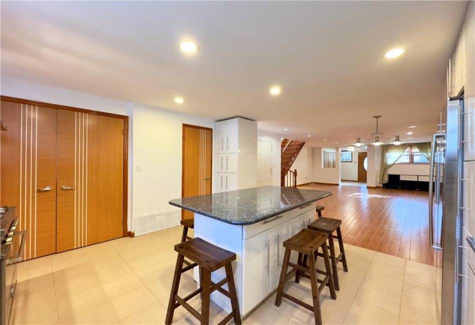 306 Bay 10th Street, Brooklyn, New York 11228, 3 Bedrooms Bedrooms, ,2 BathroomsBathrooms,Residential,For Sale,Bay 10th,487462