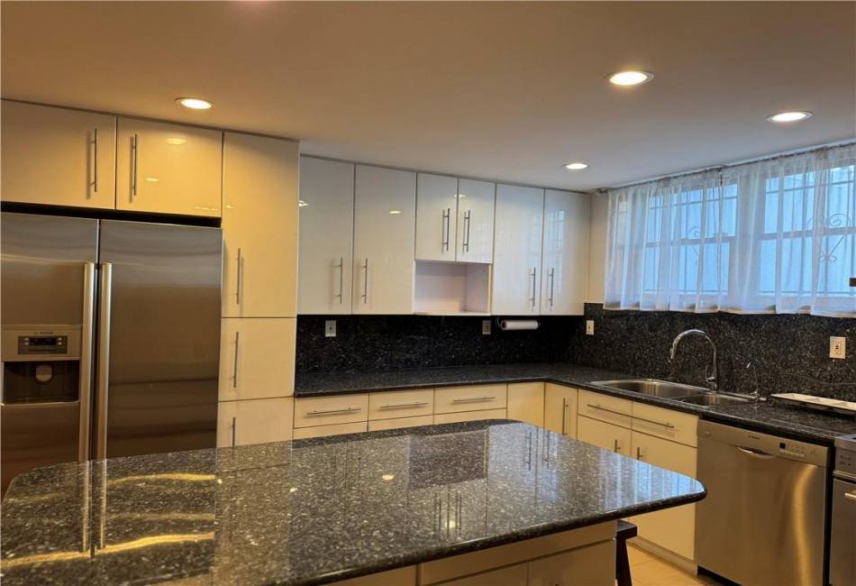 306 Bay 10th Street, Brooklyn, New York 11228, 3 Bedrooms Bedrooms, ,2 BathroomsBathrooms,Residential,For Sale,Bay 10th,487462