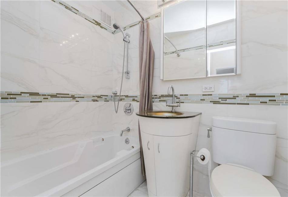 2930 West 5th Street, Brooklyn, New York 11224, 2 Bedrooms Bedrooms, ,1.5 BathroomsBathrooms,Residential,For Sale,West 5th,487463