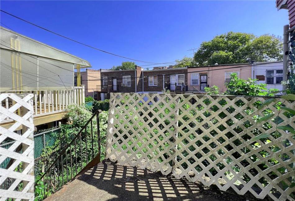 2567 6th Street, Brooklyn, New York 11235, 4 Bedrooms Bedrooms, ,3 BathroomsBathrooms,Residential,For Sale,6th,487477