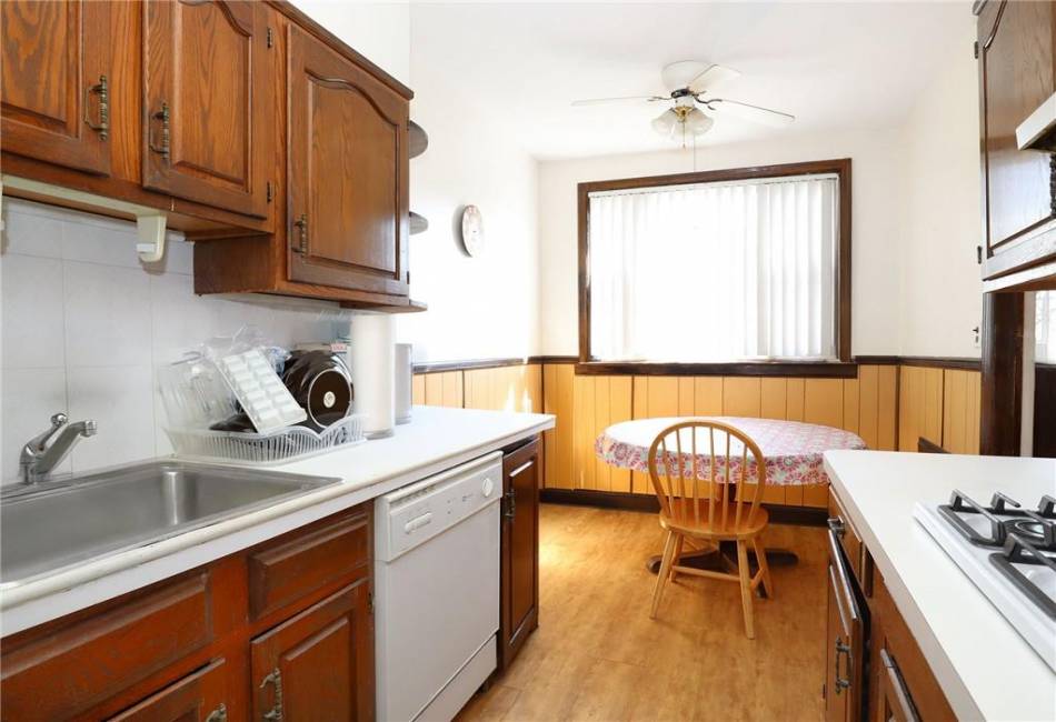 2567 6th Street, Brooklyn, New York 11235, 4 Bedrooms Bedrooms, ,3 BathroomsBathrooms,Residential,For Sale,6th,487477