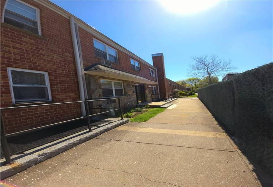 34 Bay Terrace, Staten Island, New York 10306, 1 Bedroom Bedrooms, ,1 BathroomBathrooms,Residential,For Sale,Bay,481983