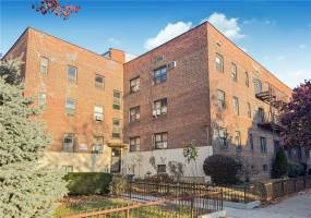 304 Bay 17th, Brooklyn, New York 11214, 1 Bedroom Bedrooms, ,1 BathroomBathrooms,Residential,For Sale,Bay 17th,487533