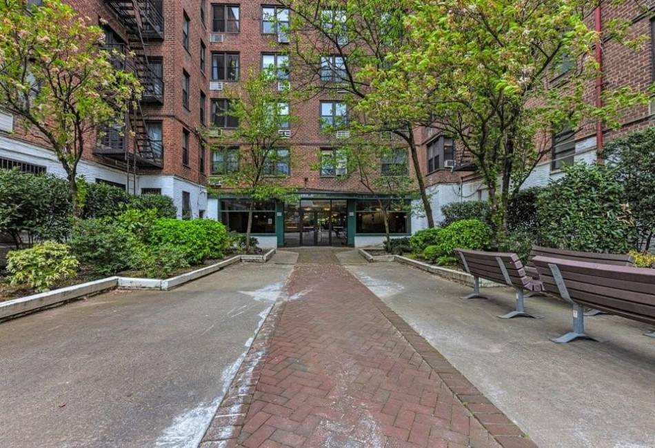 2546 13th Street, Brooklyn, New York 11235, 1 Bedroom Bedrooms, ,1 BathroomBathrooms,Residential,For Sale,13th,487553