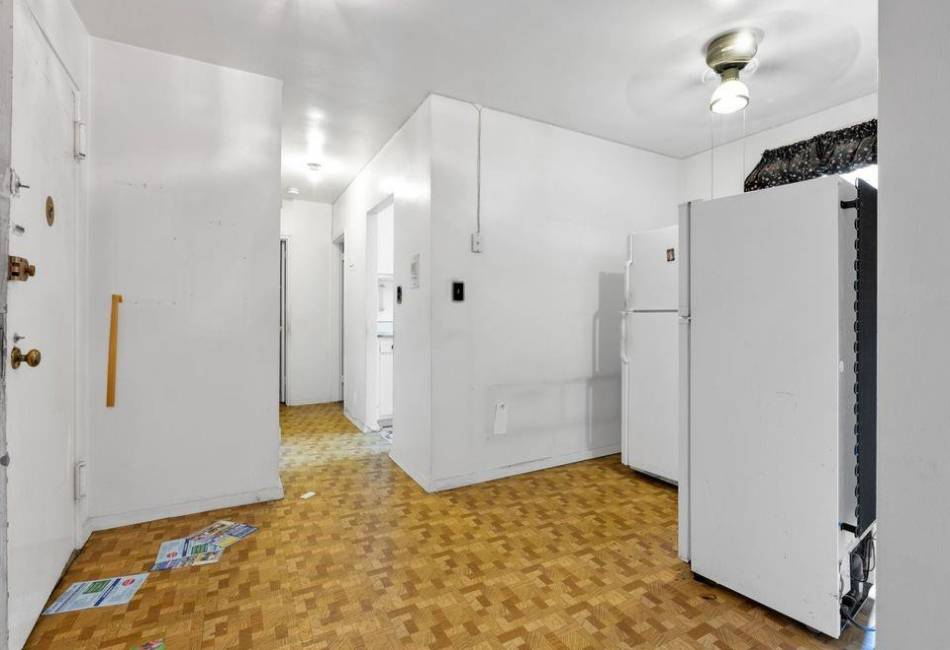 2546 13th Street, Brooklyn, New York 11235, 1 Bedroom Bedrooms, ,1 BathroomBathrooms,Residential,For Sale,13th,487553