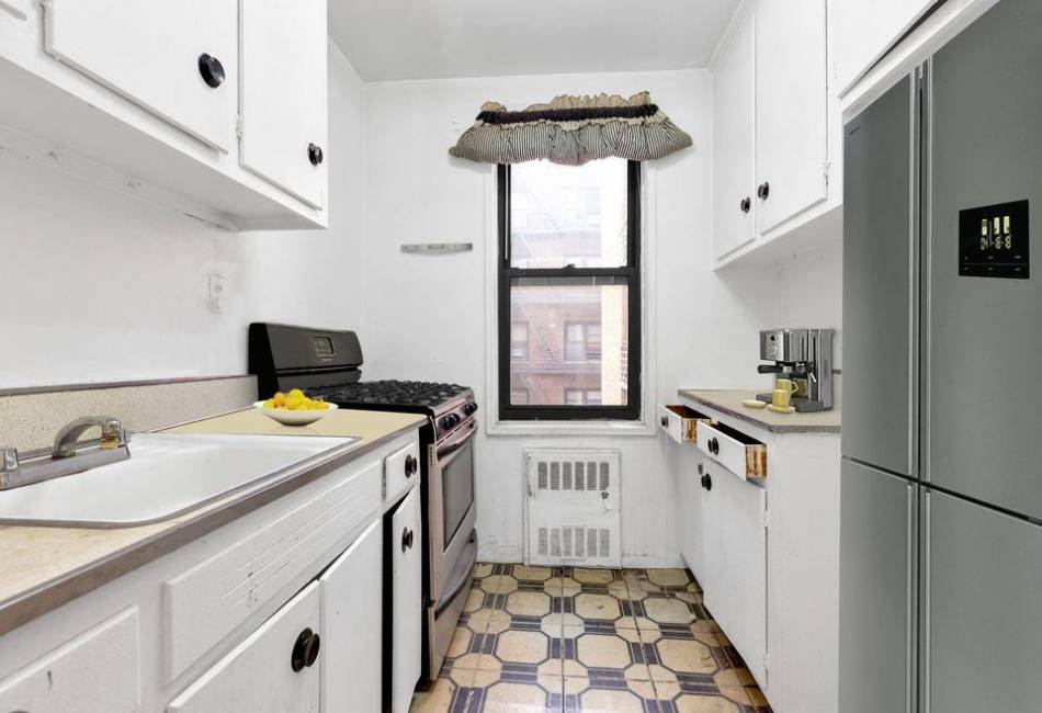 2546 13th Street, Brooklyn, New York 11235, 1 Bedroom Bedrooms, ,1 BathroomBathrooms,Residential,For Sale,13th,487553