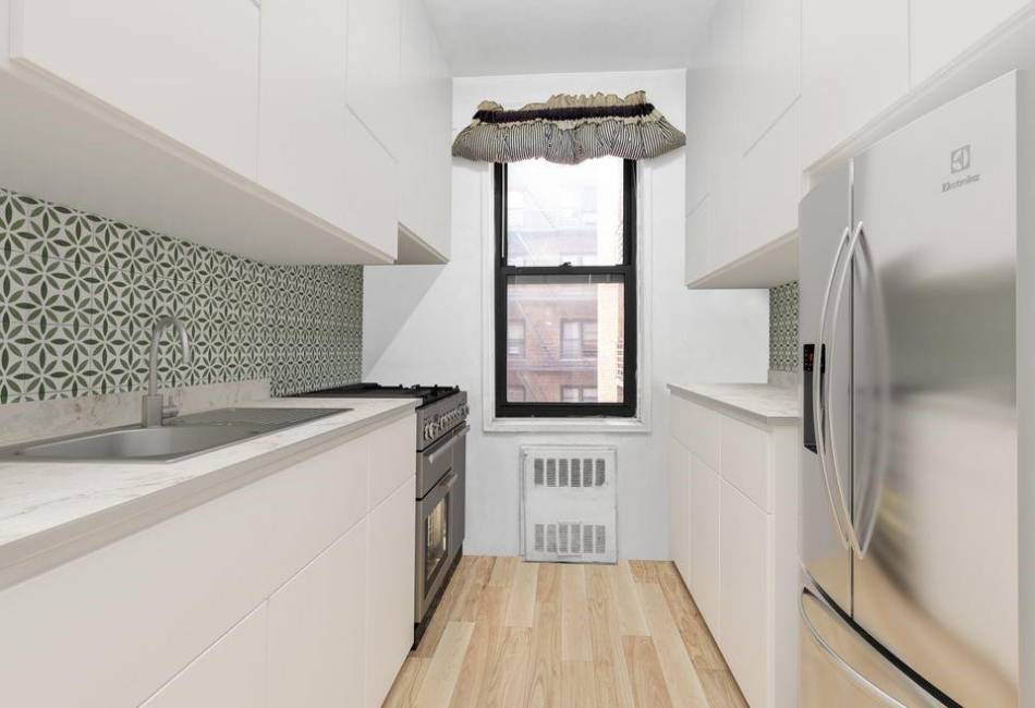 2546 13th Street, Brooklyn, New York 11235, 1 Bedroom Bedrooms, ,1 BathroomBathrooms,Residential,For Sale,13th,487553