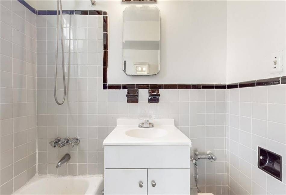 1877 East 12th Street, Brooklyn, New York 11229, 2 Bedrooms Bedrooms, ,1 BathroomBathrooms,Residential,For Sale,East 12th,487575