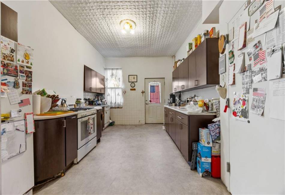 232 Kingsland Avenue, Brooklyn, New York 11222, 12 Bedrooms Bedrooms, ,Residential,For Sale,Kingsland,487601