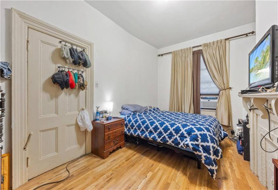 232 Kingsland Avenue, Brooklyn, New York 11222, 12 Bedrooms Bedrooms, ,Residential,For Sale,Kingsland,487601