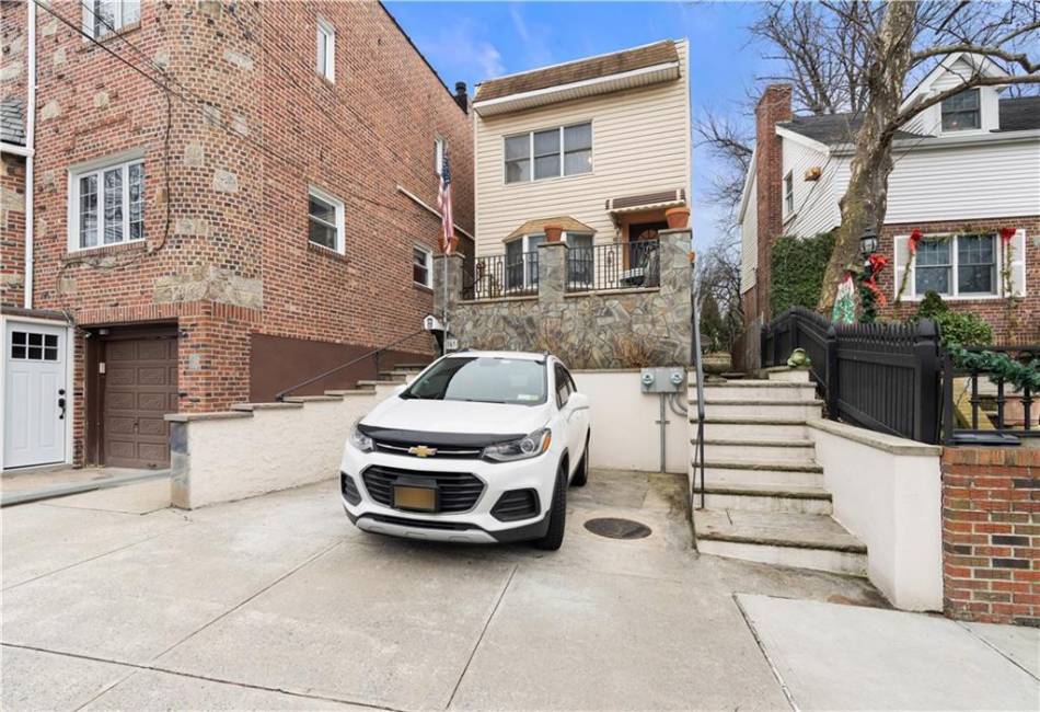 165 Battery Avenue, Brooklyn, New York 11209, 5 Bedrooms Bedrooms, ,3 BathroomsBathrooms,Residential,For Sale,Battery,470811