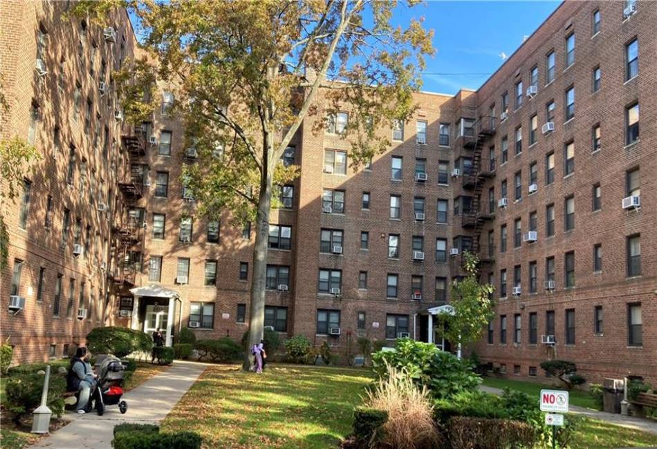 2435 Haring Street, Brooklyn, New York 11235, 2 Bedrooms Bedrooms, ,1 BathroomBathrooms,Residential,For Sale,Haring,487628