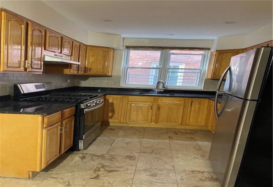 921 86th Street, Brooklyn, New York 11236, 2 Bedrooms Bedrooms, ,1 BathroomBathrooms,Rental,For Sale,86th,487636