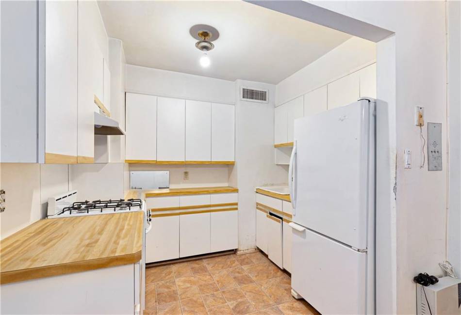 1625 Emmons Avenue, Brooklyn, New York 11235, ,1 BathroomBathrooms,Residential,For Sale,Emmons,487650