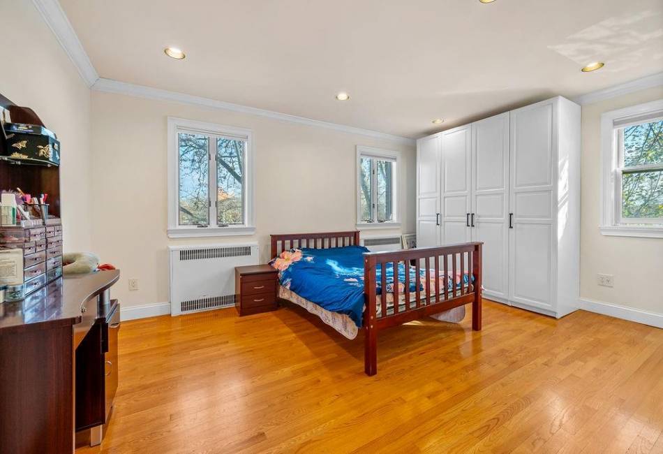 2384 17th Street, Brooklyn, New York 11229, 4 Bedrooms Bedrooms, ,4 BathroomsBathrooms,Residential,For Sale,17th,487661