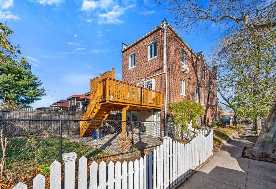 2384 17th Street, Brooklyn, New York 11229, 4 Bedrooms Bedrooms, ,4 BathroomsBathrooms,Residential,For Sale,17th,487661