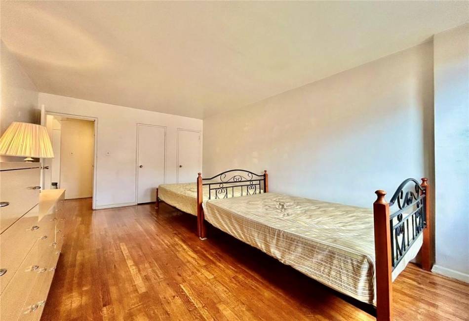 42-26 81st Street, Queens, New York 11373, 1 Bedroom Bedrooms, ,1 BathroomBathrooms,Residential,For Sale,81st,487662