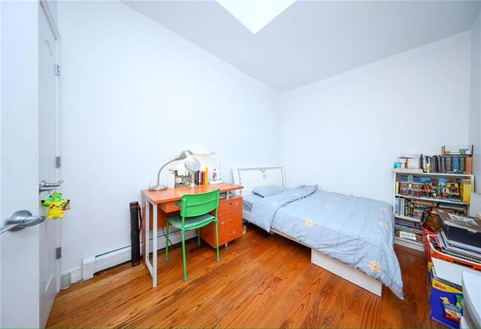 8754 18th Avenue, Brooklyn, New York 11214, 3 Bedrooms Bedrooms, ,2 BathroomsBathrooms,Residential,For Sale,18th,487665