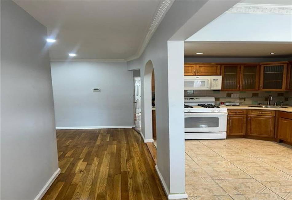 10220 Avenue K, Brooklyn, New York 11236, 3 Bedrooms Bedrooms, ,1 BathroomBathrooms,Rental,For Sale,Avenue K,487682