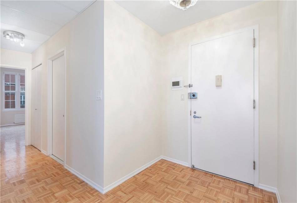 40 Oceana Drive, Brooklyn, New York 11235, 2 Bedrooms Bedrooms, ,2 BathroomsBathrooms,Residential,For Sale,Oceana,487593