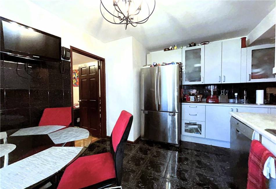 1237 Avenue Z, Brooklyn, New York 11235, 2 Bedrooms Bedrooms, ,1 BathroomBathrooms,Residential,For Sale,Avenue Z,487700