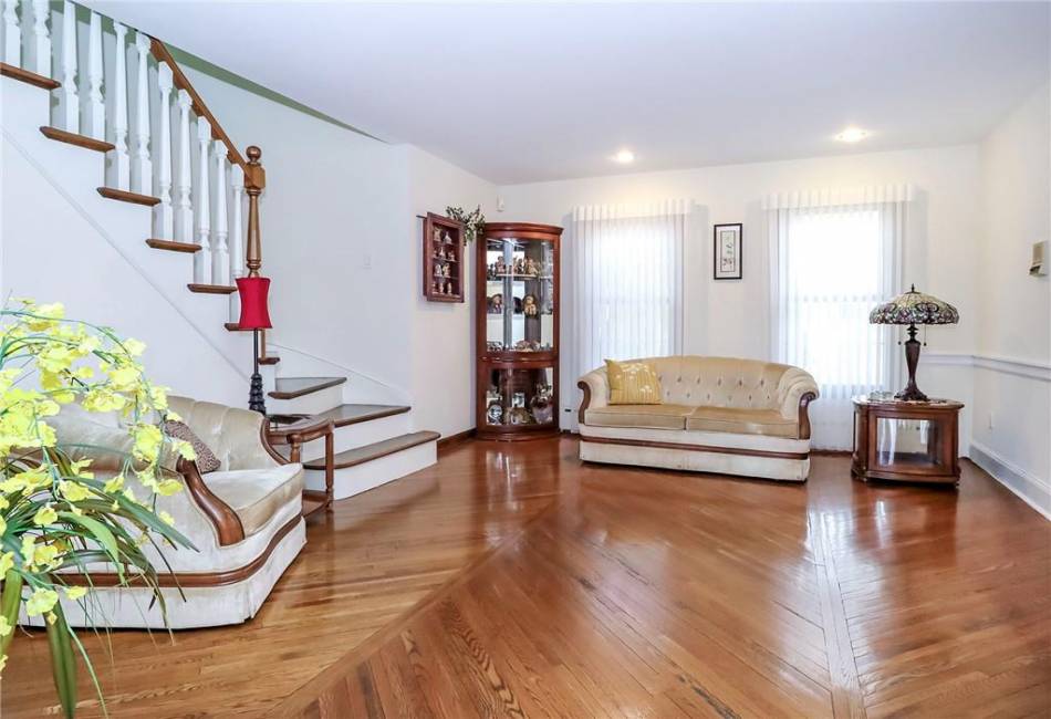 110 Wadsworth Road, Staten Island, New York 10305, 4 Bedrooms Bedrooms, ,3 BathroomsBathrooms,Residential,For Sale,Wadsworth,487736