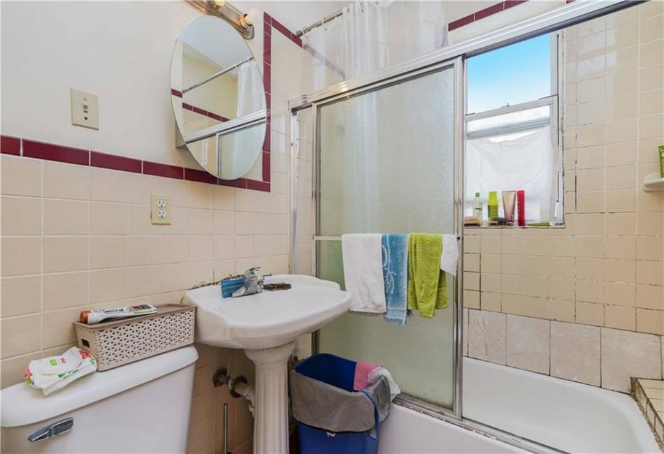 20 Brighton 4th Terrace, Brooklyn, New York 11235, 8 Bedrooms Bedrooms, ,4 BathroomsBathrooms,Residential,For Sale,Brighton 4th,487744