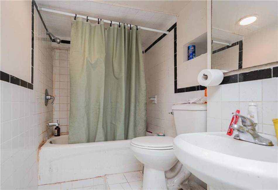 20 Brighton 4th Terrace, Brooklyn, New York 11235, 8 Bedrooms Bedrooms, ,4 BathroomsBathrooms,Residential,For Sale,Brighton 4th,487744